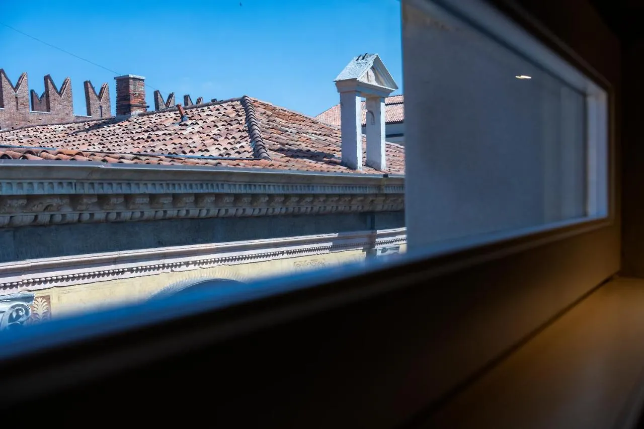 Lords Of Verona Luxury Apartments Италия